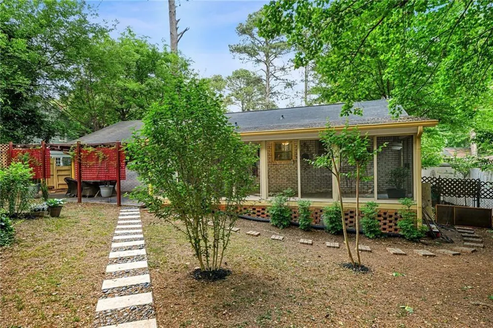 2570 Spring Drive SE Smyrna, GA 30080