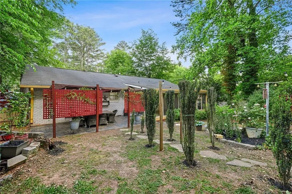 2570 Spring Drive SE Smyrna, GA 30080