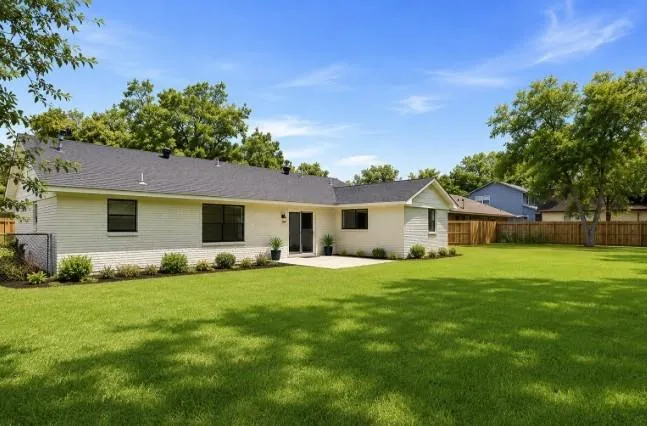 104 Oriole Lane Angleton, TX 77515