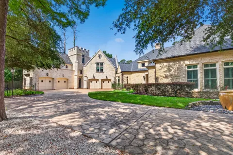 728 Crestbend Drive