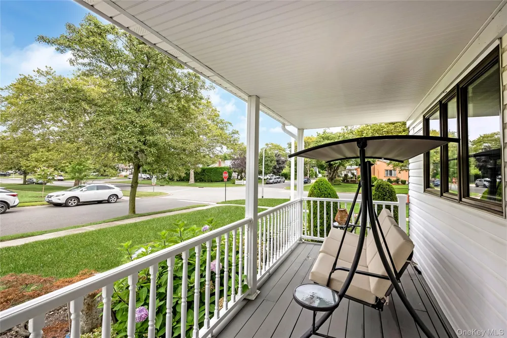 14 Arthur Street Farmingdale, NY 11735