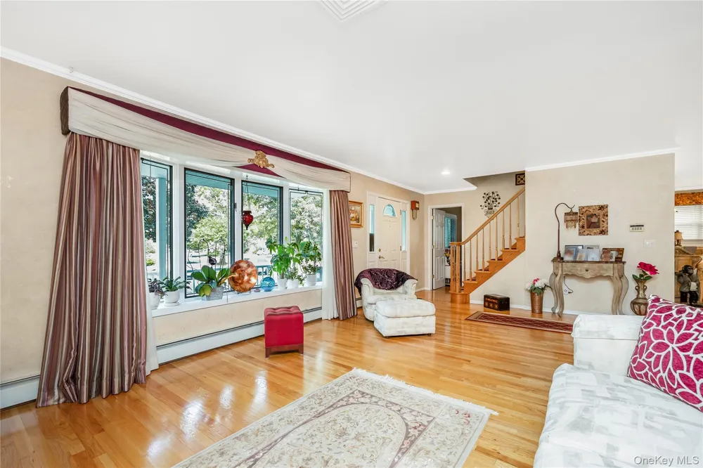 14 Arthur Street Farmingdale, NY 11735