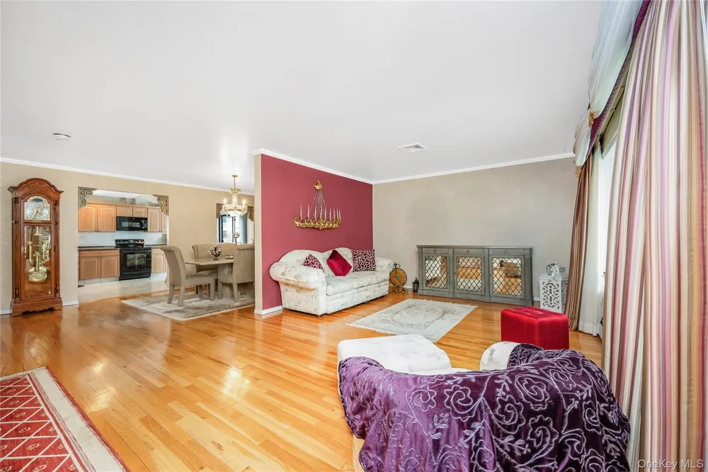 14 Arthur Street Farmingdale, NY 11735