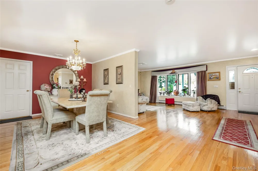 14 Arthur Street Farmingdale, NY 11735