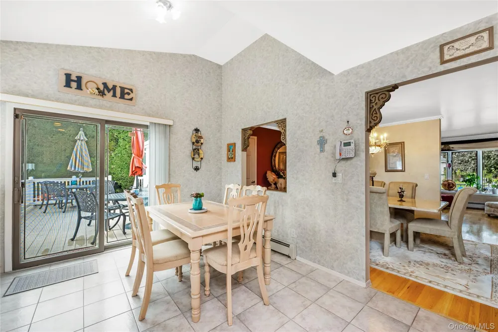14 Arthur Street Farmingdale, NY 11735