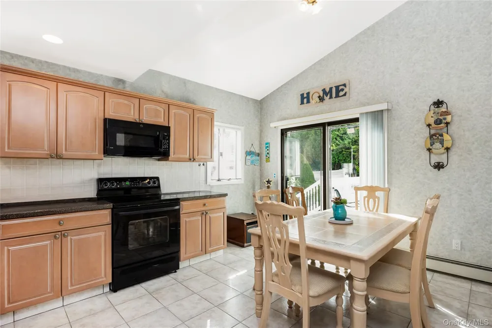 14 Arthur Street Farmingdale, NY 11735