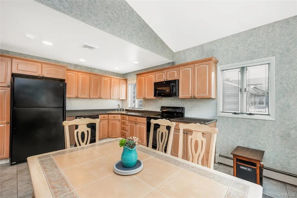 14 Arthur Street Farmingdale, NY 11735