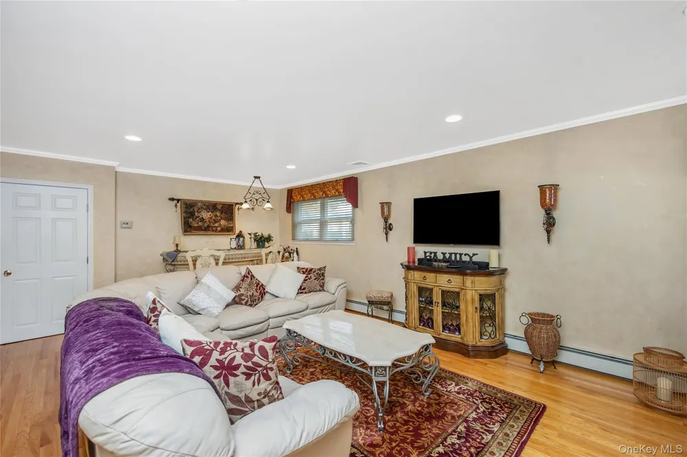 14 Arthur Street Farmingdale, NY 11735