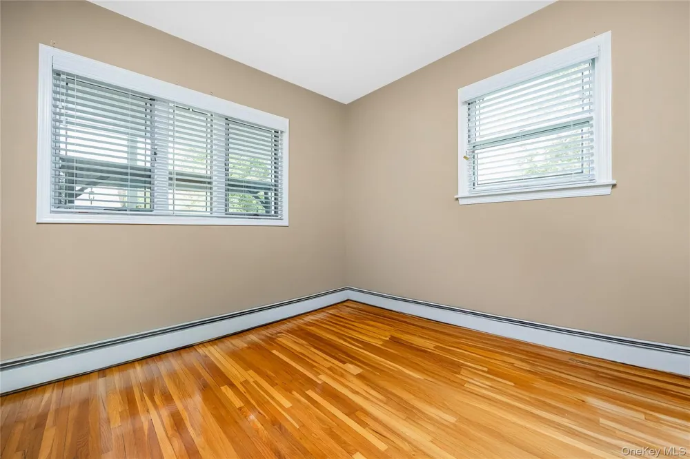 14 Arthur Street Farmingdale, NY 11735