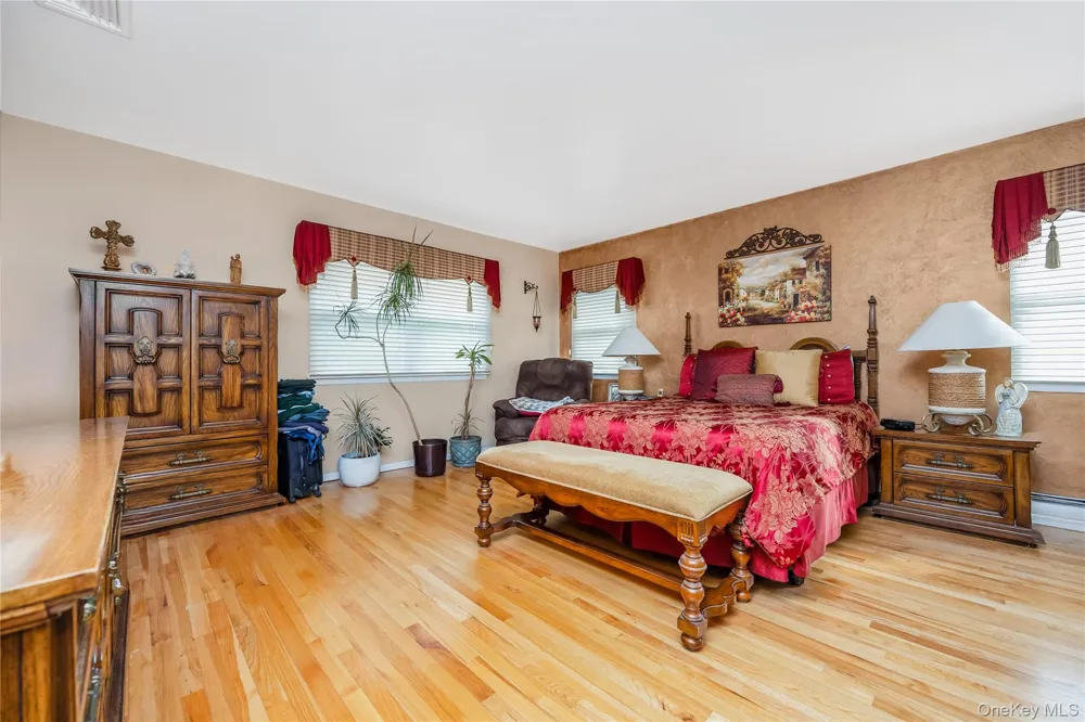 14 Arthur Street Farmingdale, NY 11735