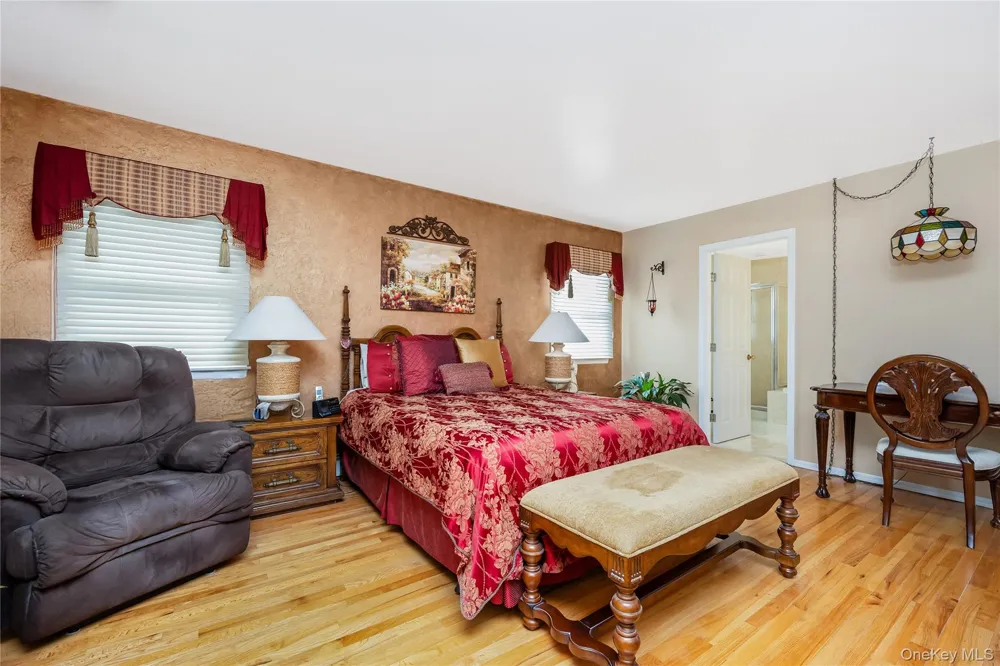 14 Arthur Street Farmingdale, NY 11735