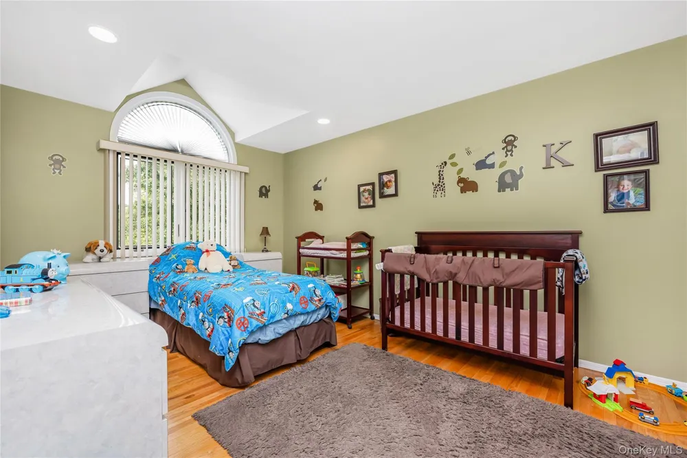 14 Arthur Street Farmingdale, NY 11735