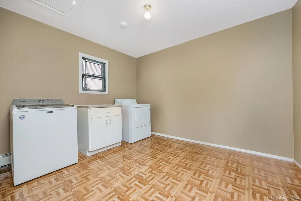 14 Arthur Street Farmingdale, NY 11735