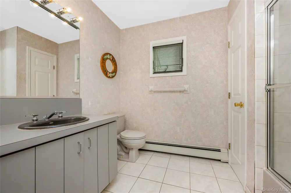 14 Arthur Street Farmingdale, NY 11735