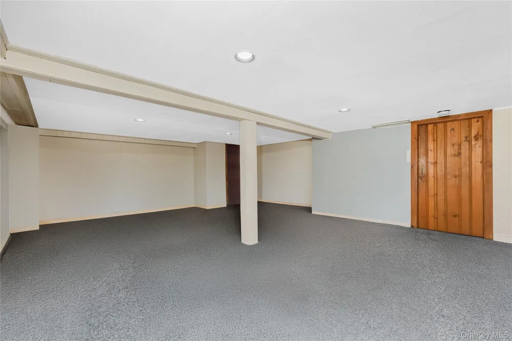 14 Arthur Street Farmingdale, NY 11735
