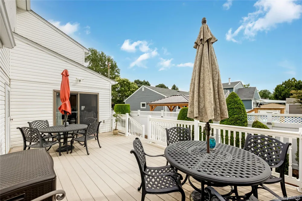 14 Arthur Street Farmingdale, NY 11735