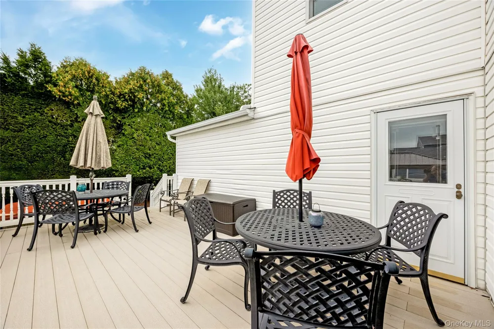 14 Arthur Street Farmingdale, NY 11735