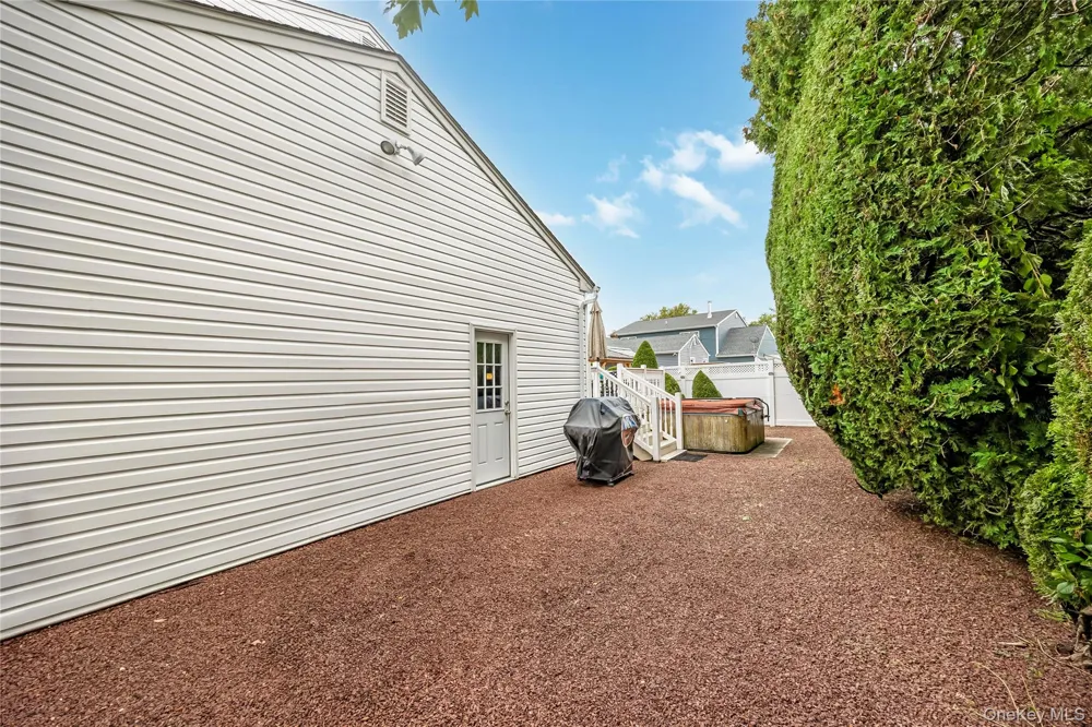 14 Arthur Street Farmingdale, NY 11735