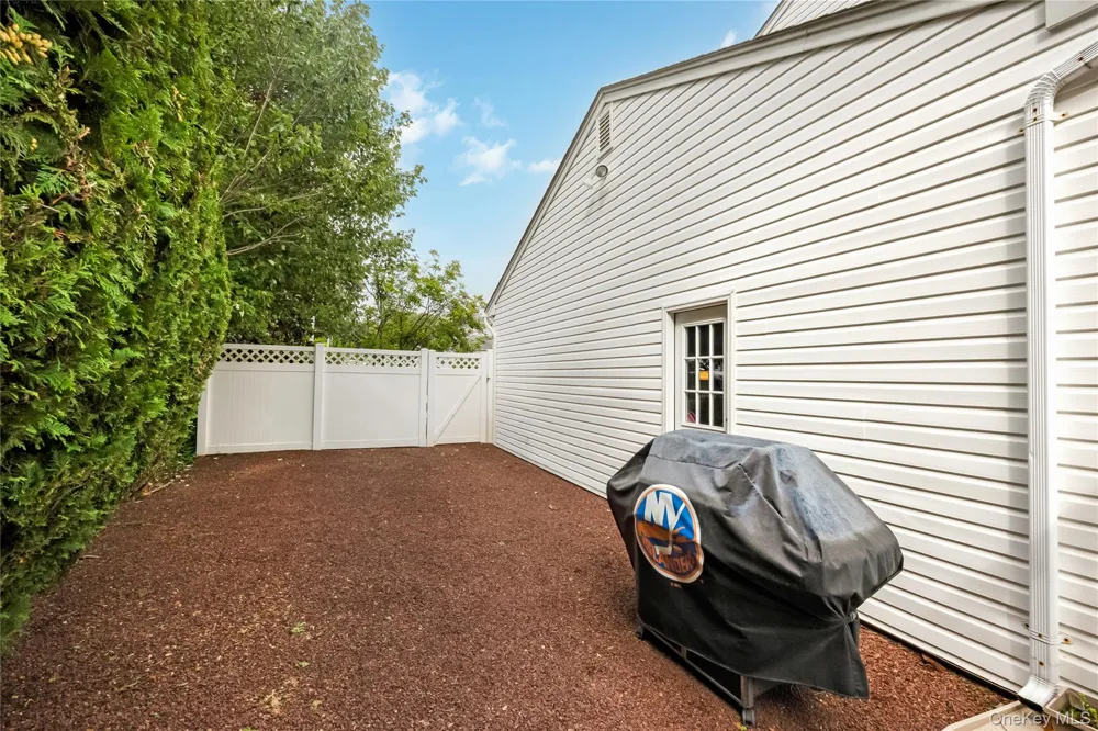 14 Arthur Street Farmingdale, NY 11735