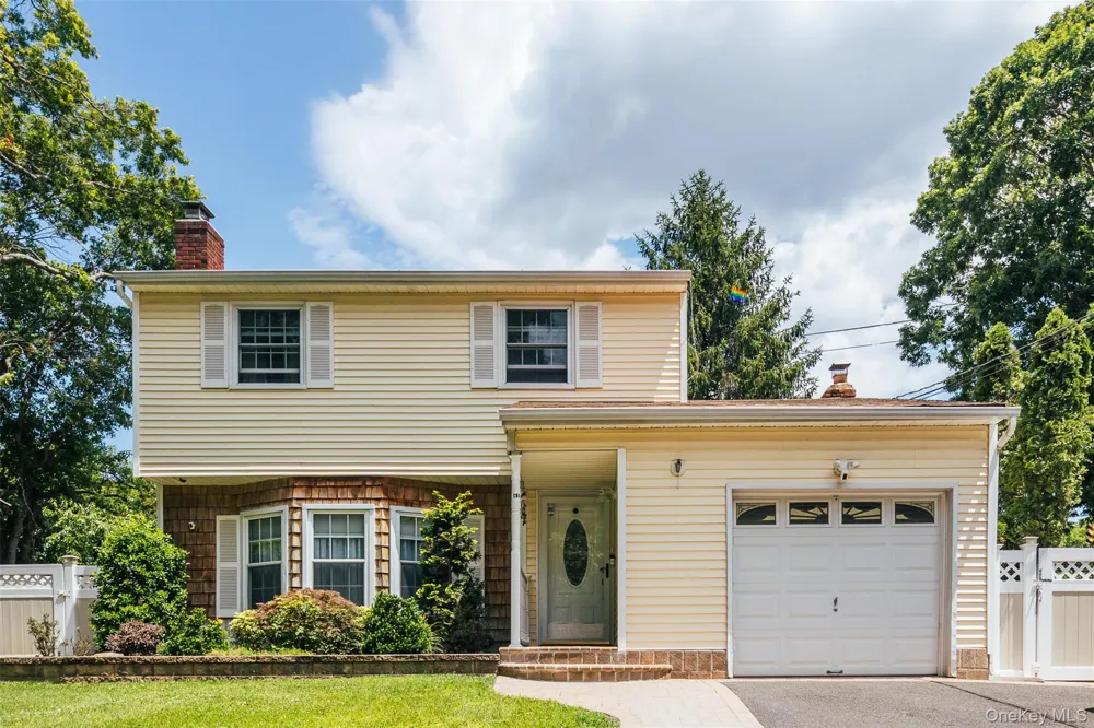 41 Brook Run Drive Medford, NY 11763
