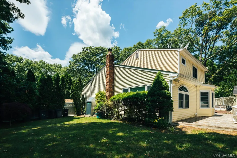 41 Brook Run Drive Medford, NY 11763