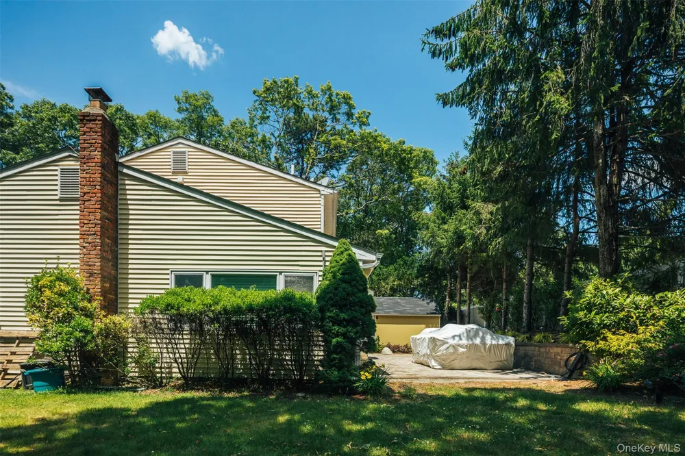 41 Brook Run Drive Medford, NY 11763
