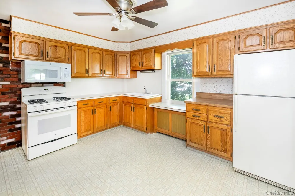 7 Maple Avenue Millbrook, NY 12545