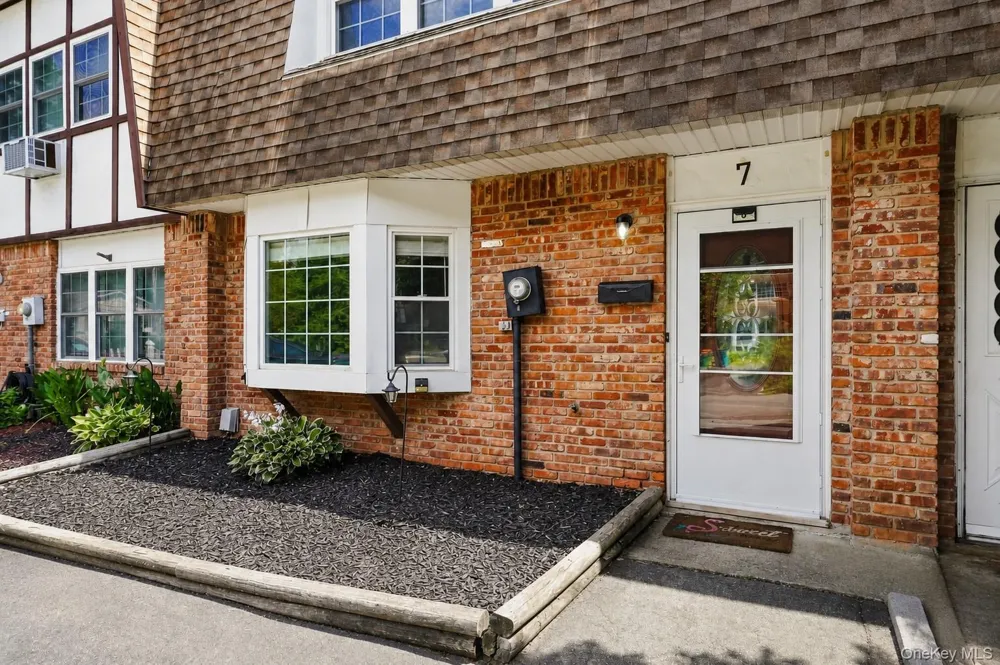 7 Roundtree Court Beacon, NY 12508