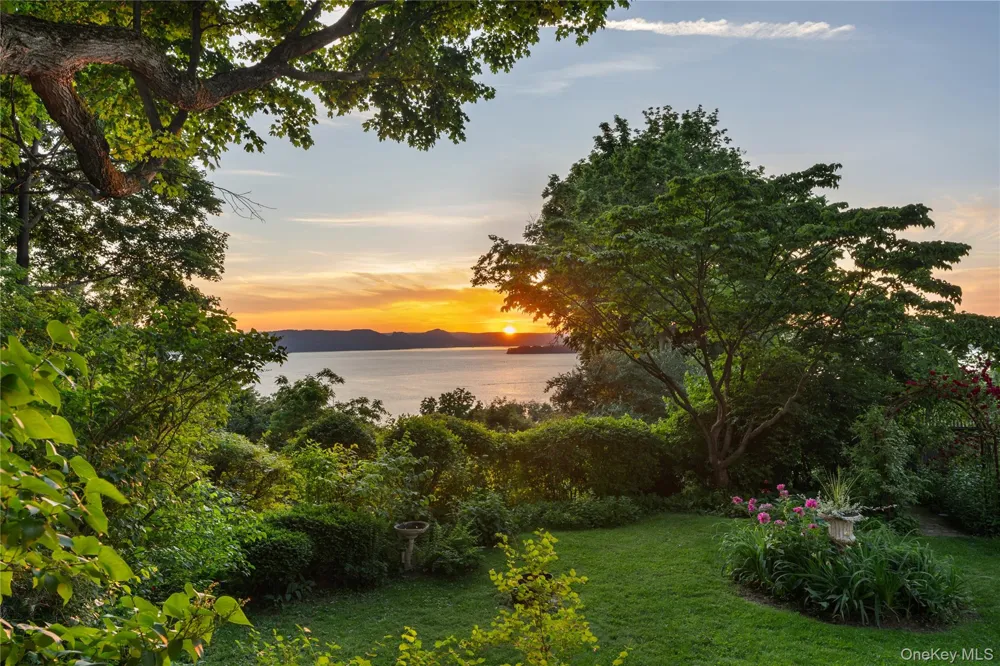 28 Hamilton Avenue Ossining, NY 10562