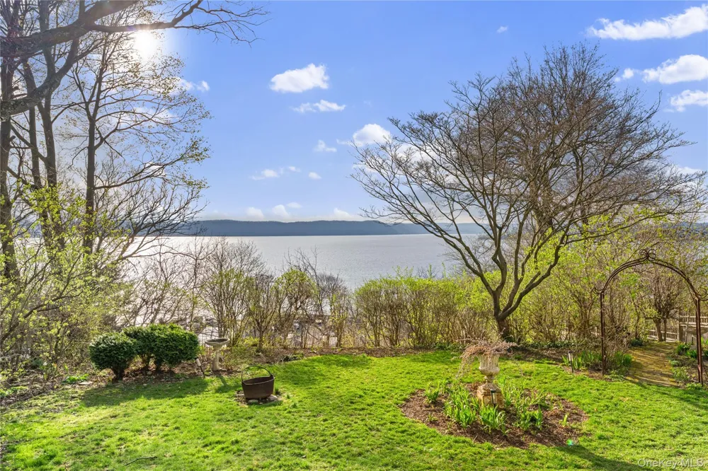 28 Hamilton Avenue Ossining, NY 10562
