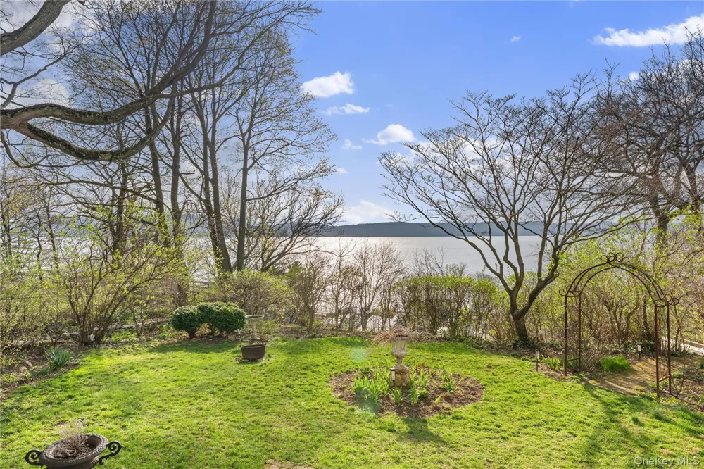 28 Hamilton Avenue Ossining, NY 10562