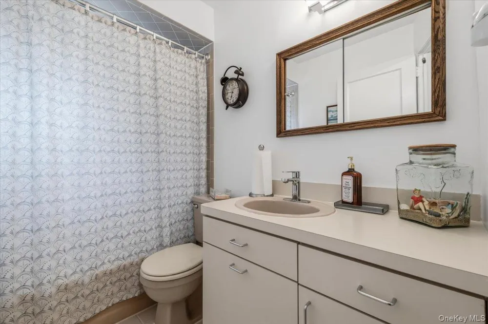 210 5th Street Bethpage, NY 11714