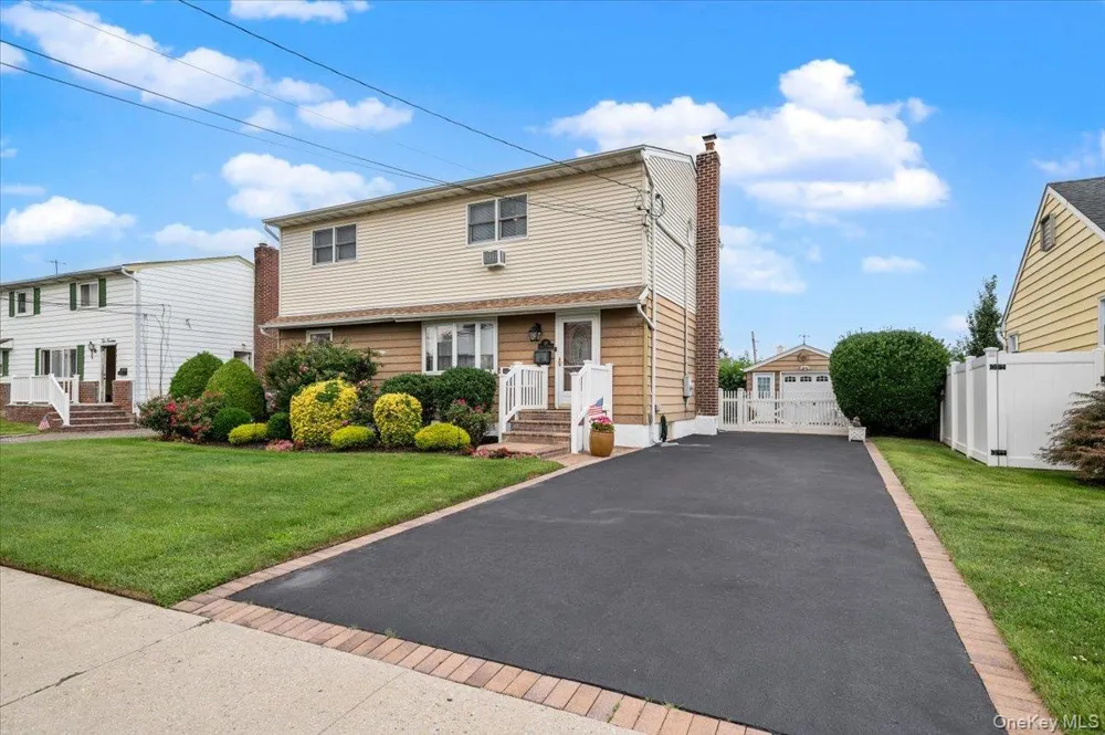 210 5th Street Bethpage, NY 11714