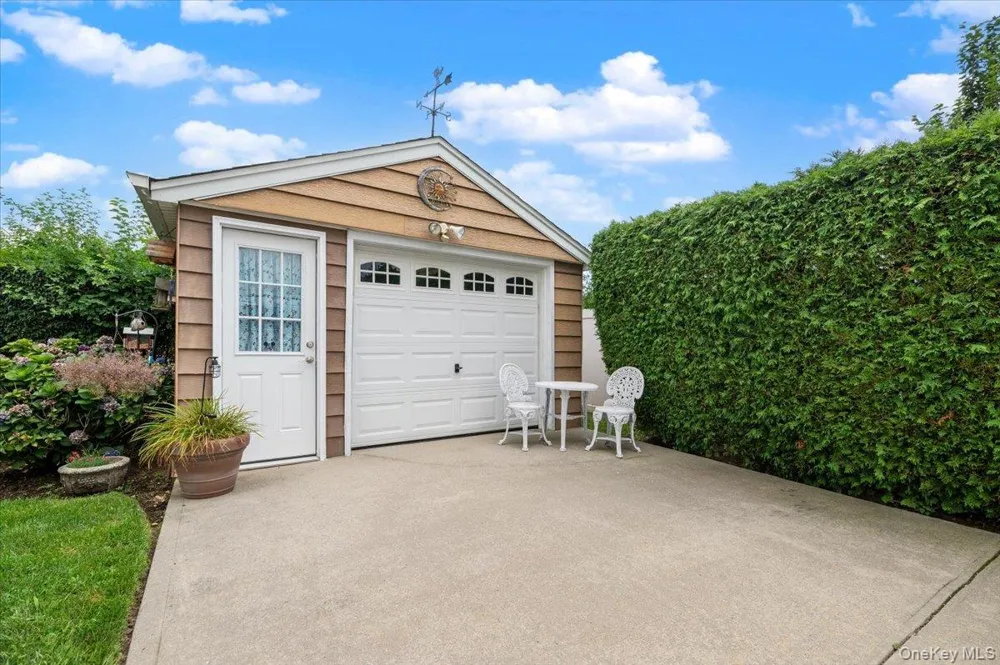 210 5th Street Bethpage, NY 11714