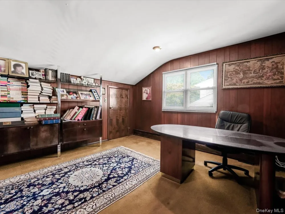 17 Cambridge Road Great Neck, NY 11023