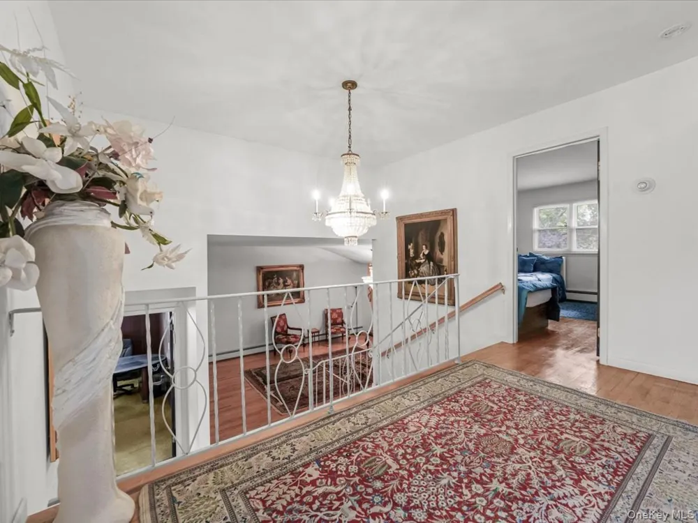 17 Cambridge Road Great Neck, NY 11023