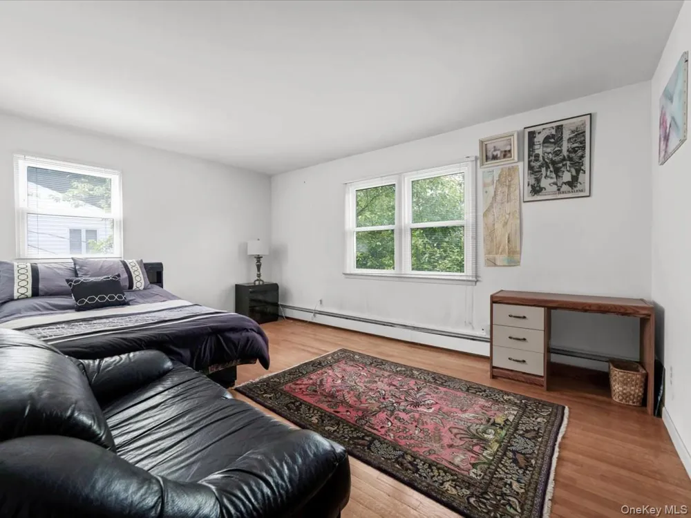 17 Cambridge Road Great Neck, NY 11023