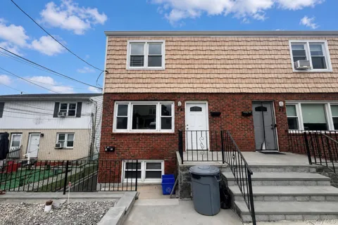 54 Farquhar Avenue #1