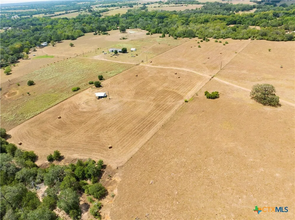 710 County Road 211a Hallettsville, TX 77964