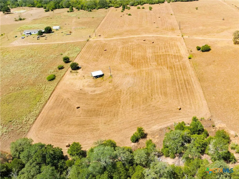 710 County Road 211a Hallettsville, TX 77964