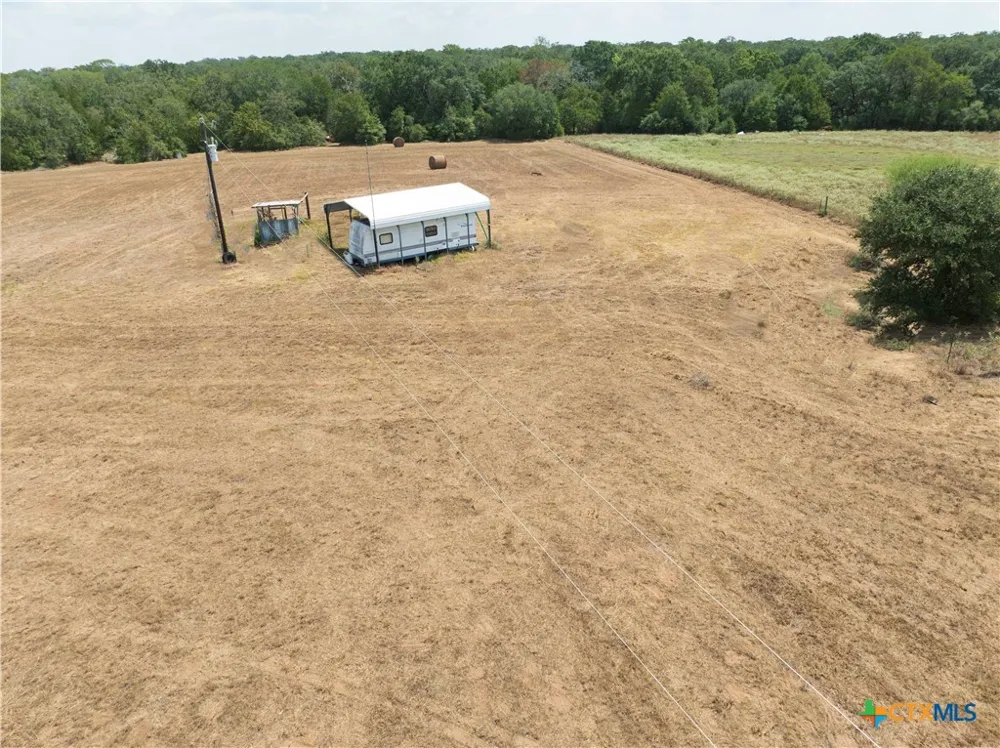 710 County Road 211a Hallettsville, TX 77964