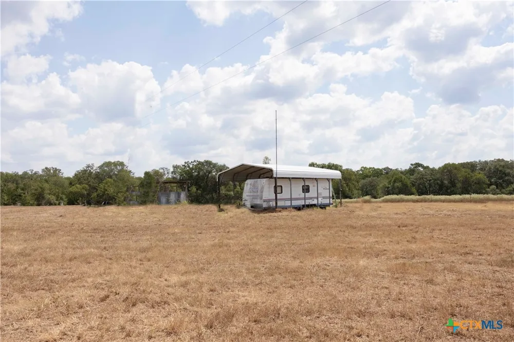 710 County Road 211a Hallettsville, TX 77964