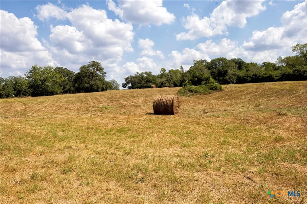 710 County Road 211a Hallettsville, TX 77964