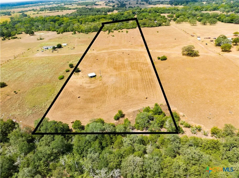 710 County Road 211a Hallettsville, TX 77964