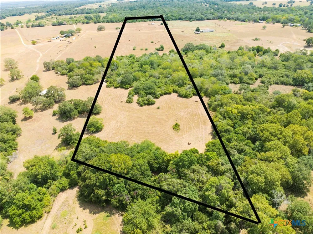 710 County Road 211a Hallettsville, TX 77964