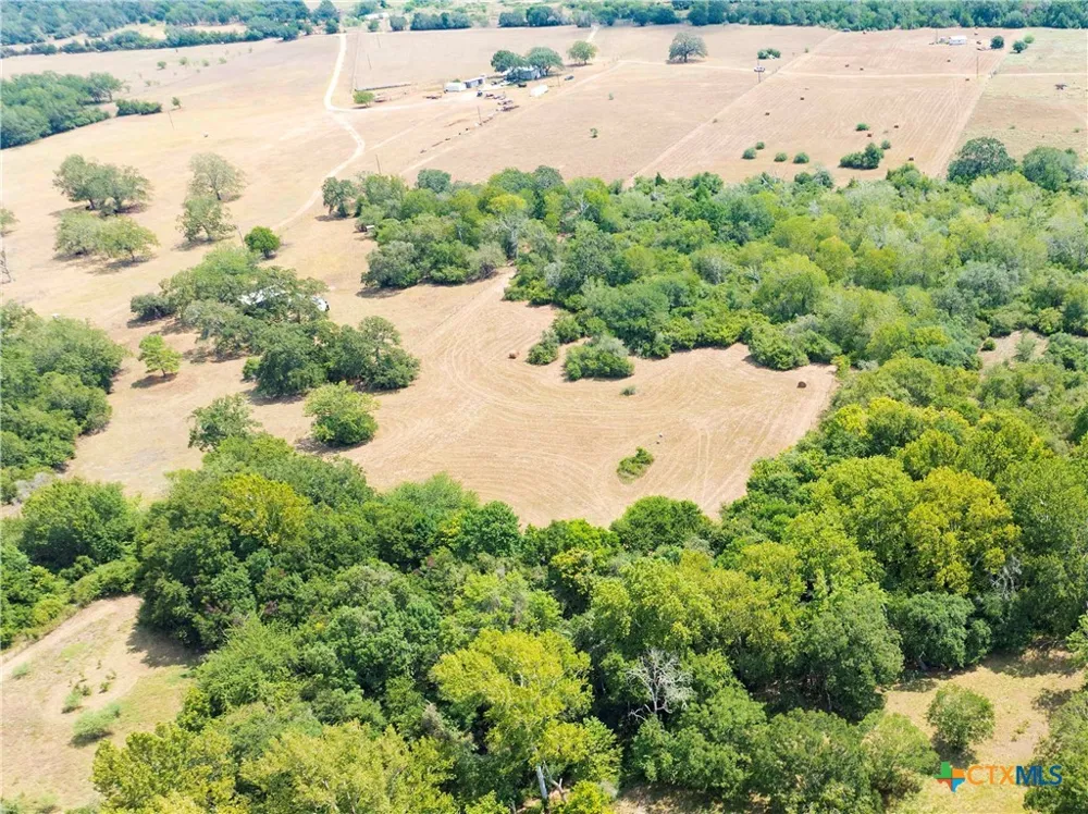 710 County Road 211a Hallettsville, TX 77964