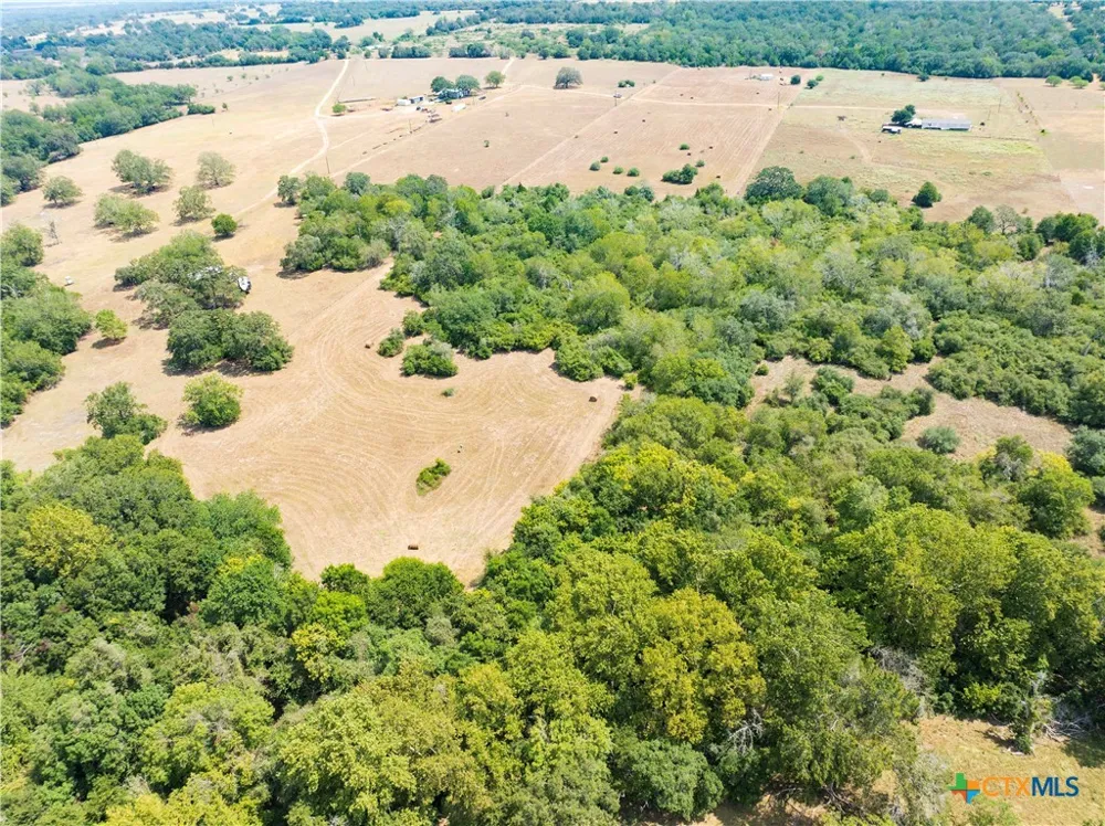 710 County Road 211a Hallettsville, TX 77964