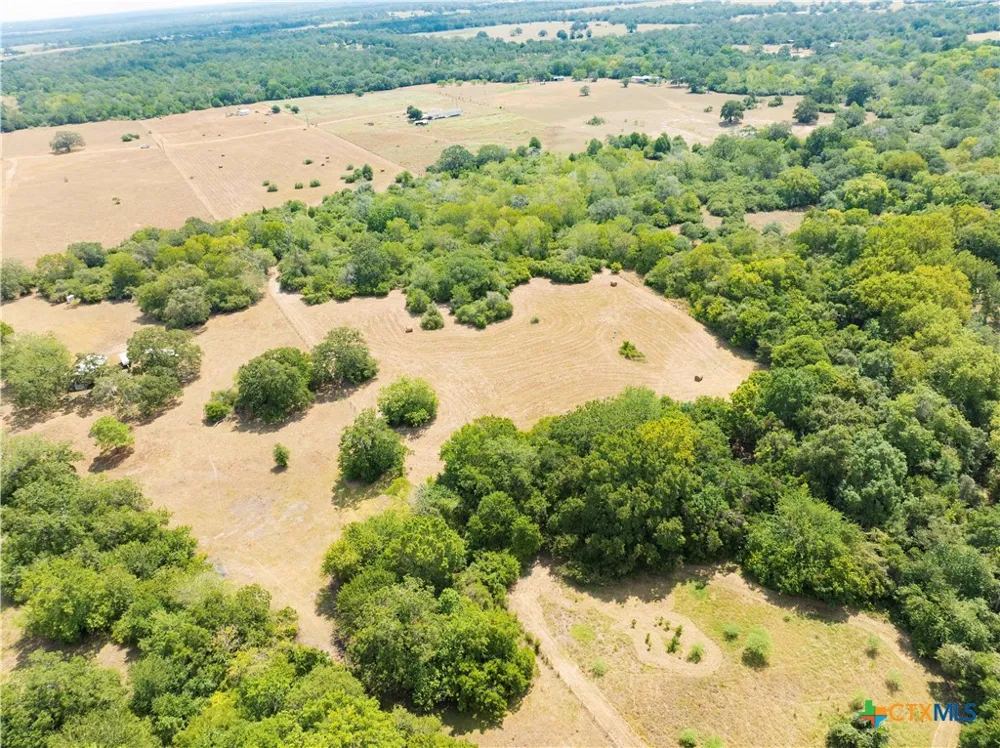 710 County Road 211a Hallettsville, TX 77964