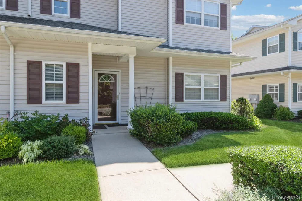 1401 Aerie Way East Quogue, NY 11942