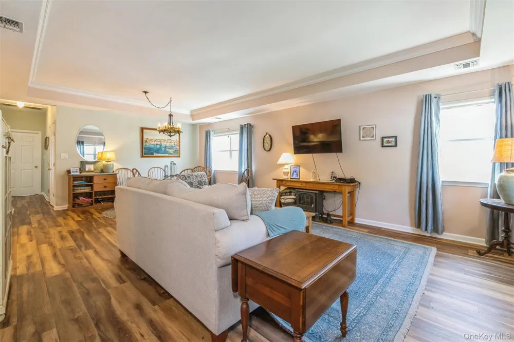 1401 Aerie Way East Quogue, NY 11942